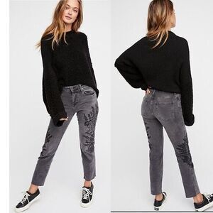 WE THE FREE PEOPLE Gray Embroidered Straight Leg Raw Hem Denim Jeans SIZE 26